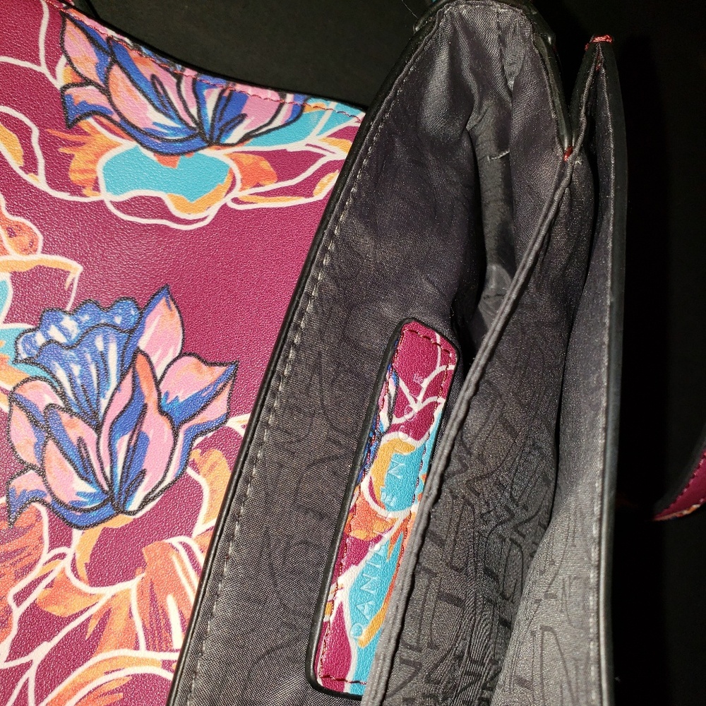 Nwot Danielle Nicole Floral Crossbody - image 5